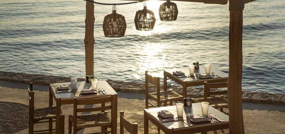 Taverna Restaurant, Four Seasons Astir Palace Hotel, Greece